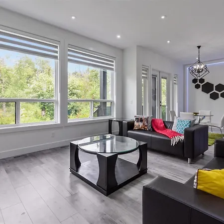 Brand New, Cheerful, Exquisite 4 Bedroom House, Fast Wifi, Free Parking Langley Exterior photo