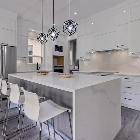 Brand New, Cheerful, Exquisite 4 Bedroom House, Fast Wifi, Free Parking Langley Exterior photo